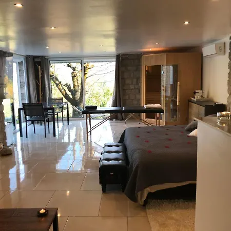 Bed & Breakfast Charlene *